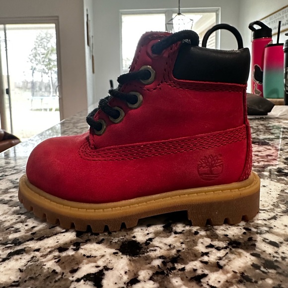 Red and black toddler Timberland boots - Picture 3 of 7